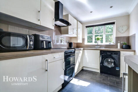 2 bedroom semi-detached house for sale
