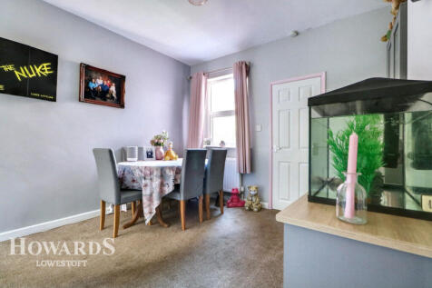 Lorne Park Road, Lowestoft 3 bed terraced house for sale