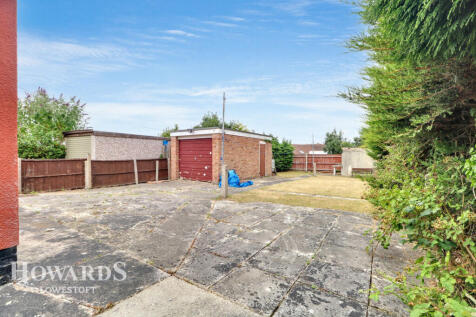 3 bedroom semi-detached bungalow for sale