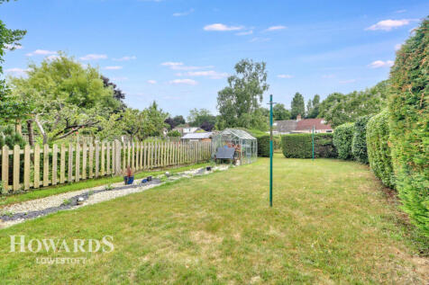 2 bedroom semi-detached bungalow for sale
