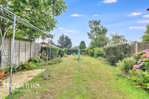 2 bedroom semi-detached bungalow for sale
