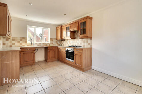 Monarch Way, Carlton Colville 3 bed semi