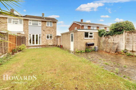 3 bedroom semi-detached house for sale
