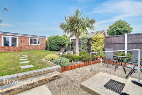 3 bedroom semi-detached bungalow for sale