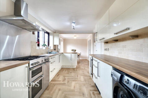 Seavert Close, Lowestoft 4 bed detached house for sale