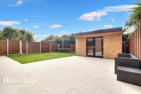 Seavert Close, Lowestoft 4 bed detached house for sale