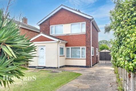 Bishops Walk, Gunton 3 bed detached house for sale