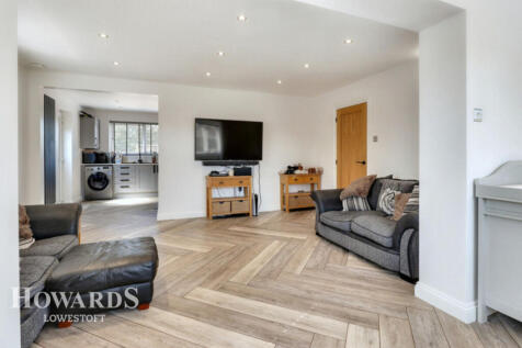 3 bedroom semi-detached bungalow for sale