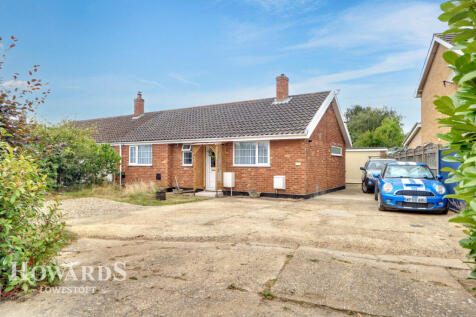 3 bedroom semi-detached bungalow for sale