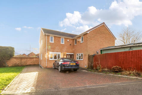 Bramble End, Northampton, NN4 5 bed detached house for sale