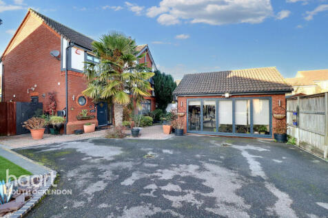 Medlar Drive, South Ockendon 4 bed detached house for sale