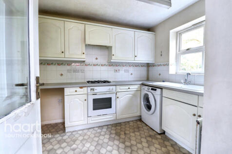 Whitebeam Drive, South Ockendon 3 bed semi
