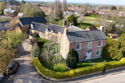Detached house for sale