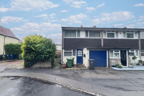 4 bedroom end of terrace house for sale