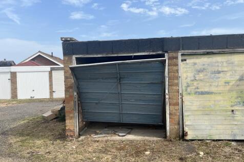 Garage at Ballinghall Close, Bedford... Garage for sale