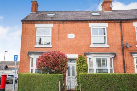 4 bedroom semi-detached house for sale