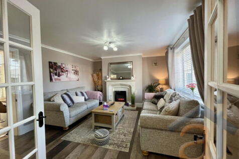 Guildford Road, Southport, PR8 3DZ 2 bed semi