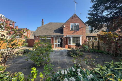 Gloucester Road Southport PR8 2AU 3 bed semi
