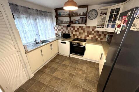 Mead Way, Bromley 3 bed townhouse for sale