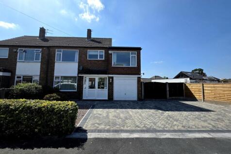 4 bedroom semi-detached house for sale