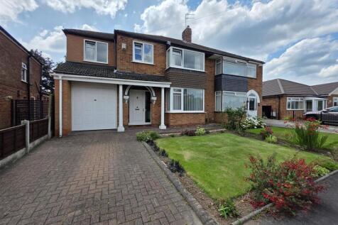 4 bedroom semi-detached house for sale