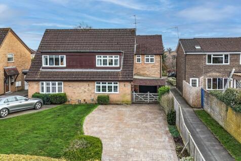 4 bedroom semi-detached house for sale