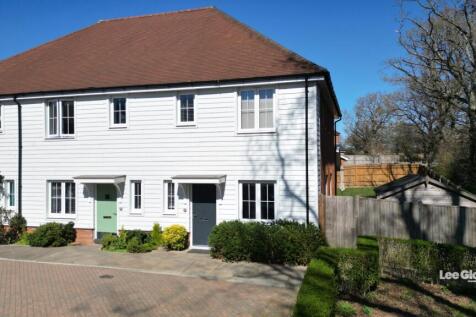 3 bedroom end of terrace house for sale