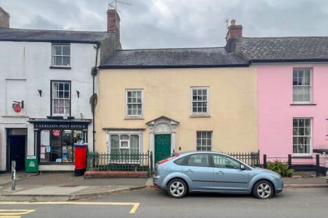 High Street, Caerleon, NP18 2 bed terraced house for sale