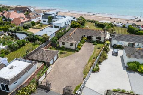 South Strand, East Preston, BN16 4 bed detached bungalow for sale