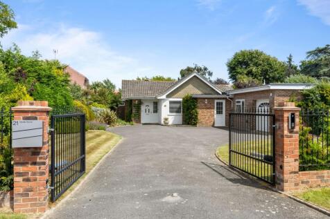 Myrtle Grove, East Preston, BN16 4 bed detached bungalow for sale