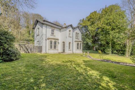 6 bedroom detached house for sale