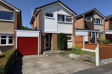 3 bedroom link detached house for sale