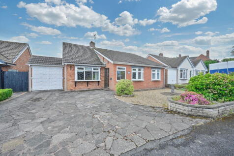 6 bedroom detached bungalow for sale