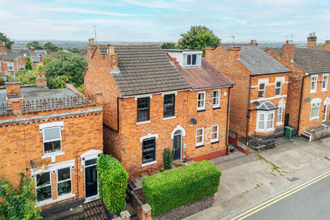 2 bedroom semi-detached house for sale