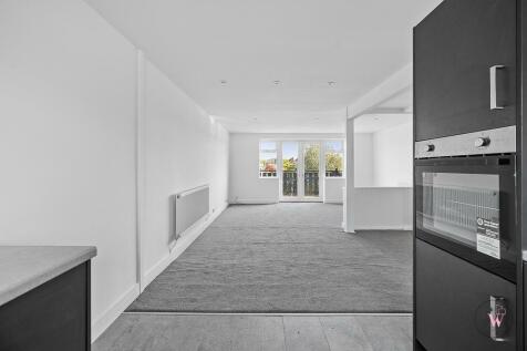 3 bedroom town house for sale