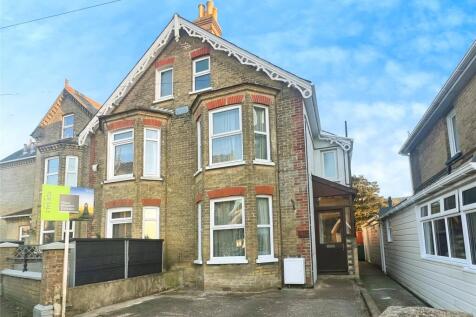 Yarborough Road, East Cowes, Isle of... 4 bed semi