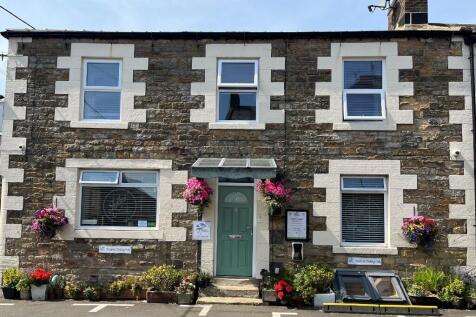 5 bedroom end of terrace house for sale