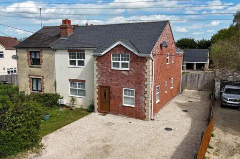 Elmgrove Road West, Hardwicke... 4 bed semi