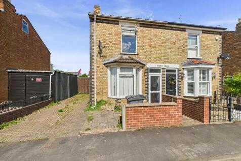 Hartington Road, Linden, Gloucester 3 bed semi