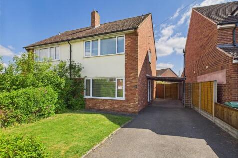 Paygrove Lane, Longlevens, Gloucester 3 bed semi