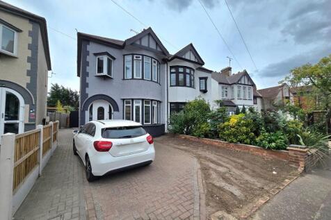 Eastern Avenue, Southend on Sea... 3 bed semi