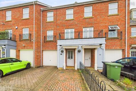 Chaffinch Mews, Harleston 3 bed townhouse for sale