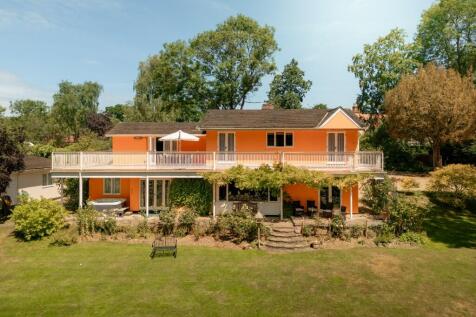5 bedroom detached house for sale