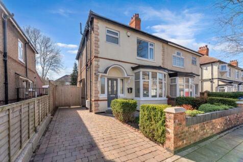 3 bedroom semi-detached house for sale