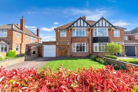 3 bedroom semi-detached house for sale