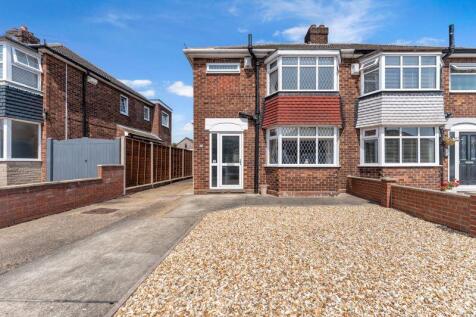3 bedroom semi-detached house for sale