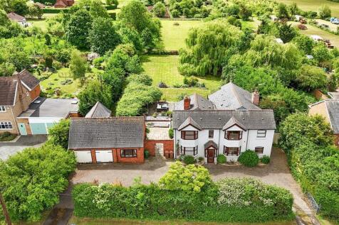 Evesham Road, Fladbury WR10 4 bed detached house for sale