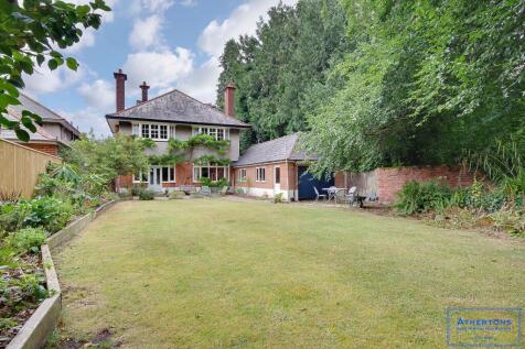 6 bedroom detached house for sale