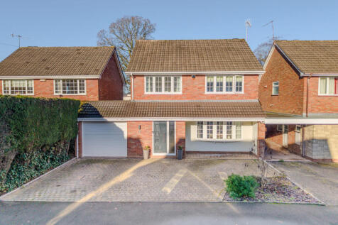 5 bedroom link detached house for sale