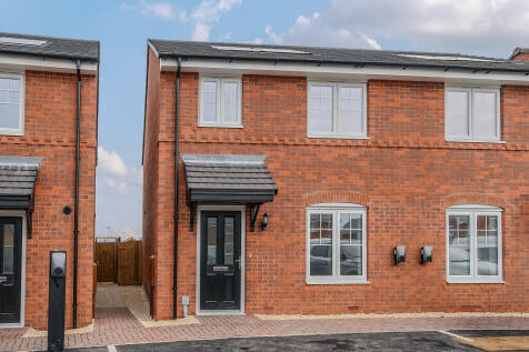 3 bedroom end of terrace house for sale